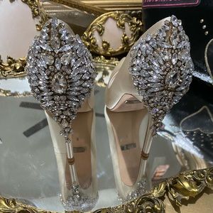 Badgley Mischka Womens Gorgeous Ivory Pumps